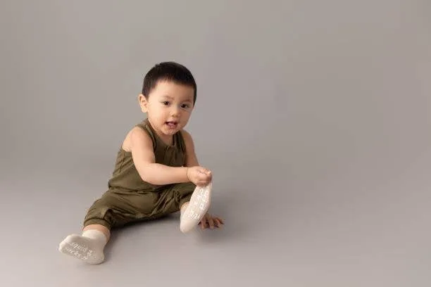 Classic - Non-Slip Baby Socks in Sand, Light Gray, Dark Gray
